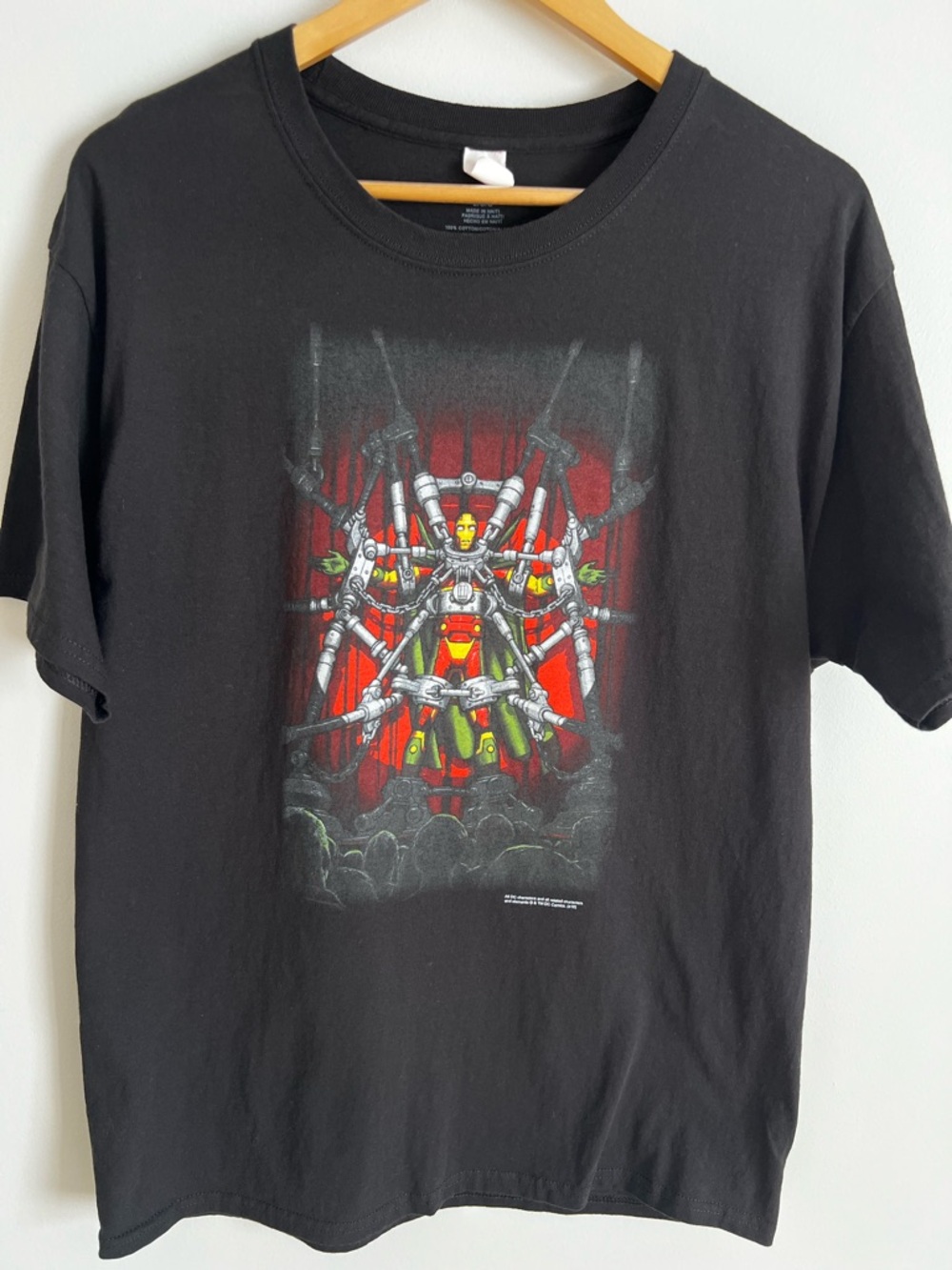DC Comics Mister Miracle Live T-shirt, Size Large